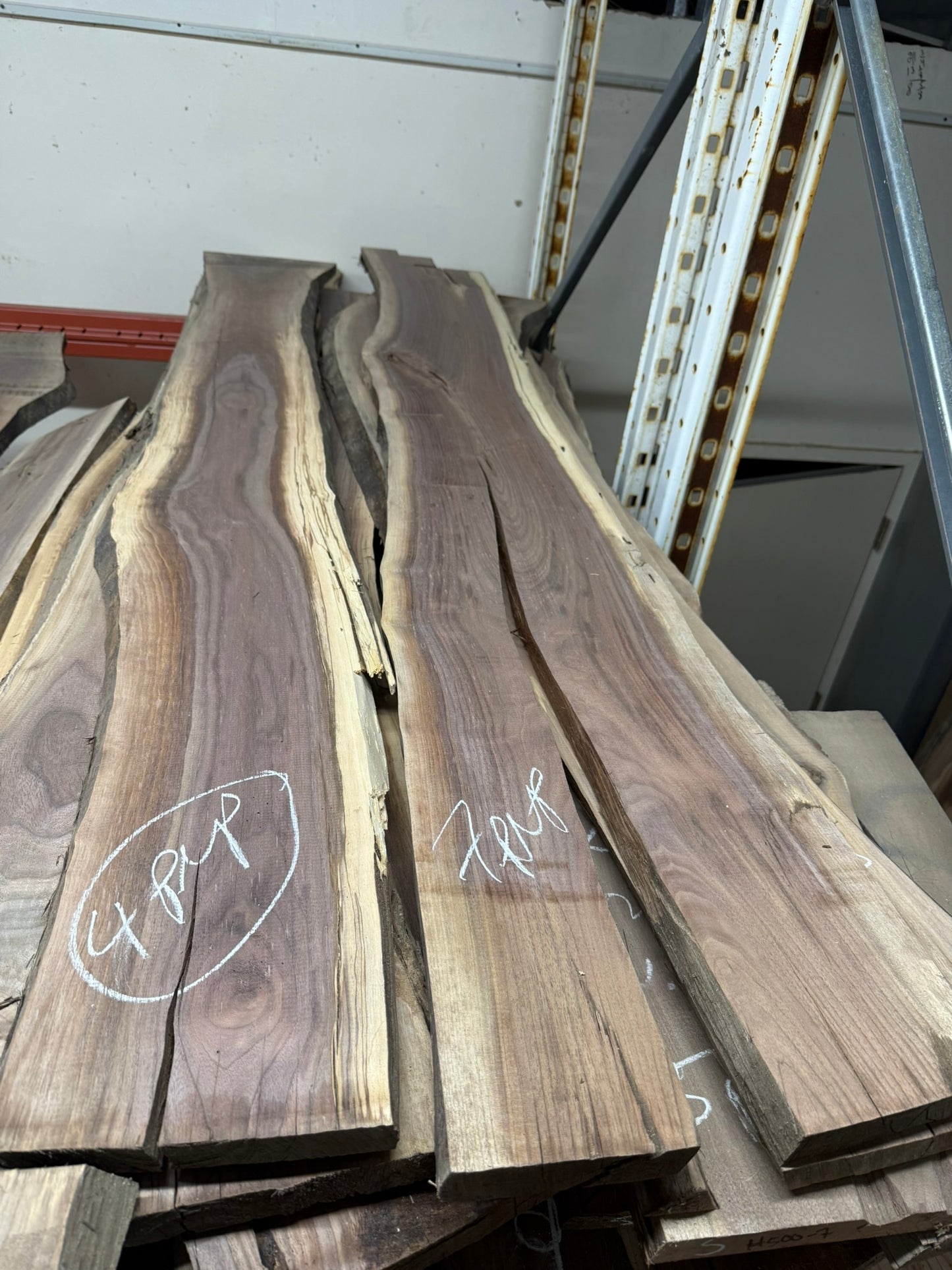 Promotion 4/4 Noyer Noir Live edge plané