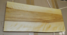 Charger l&#39;image dans la galerie, Yellow birch cutting board (Sab-03)
