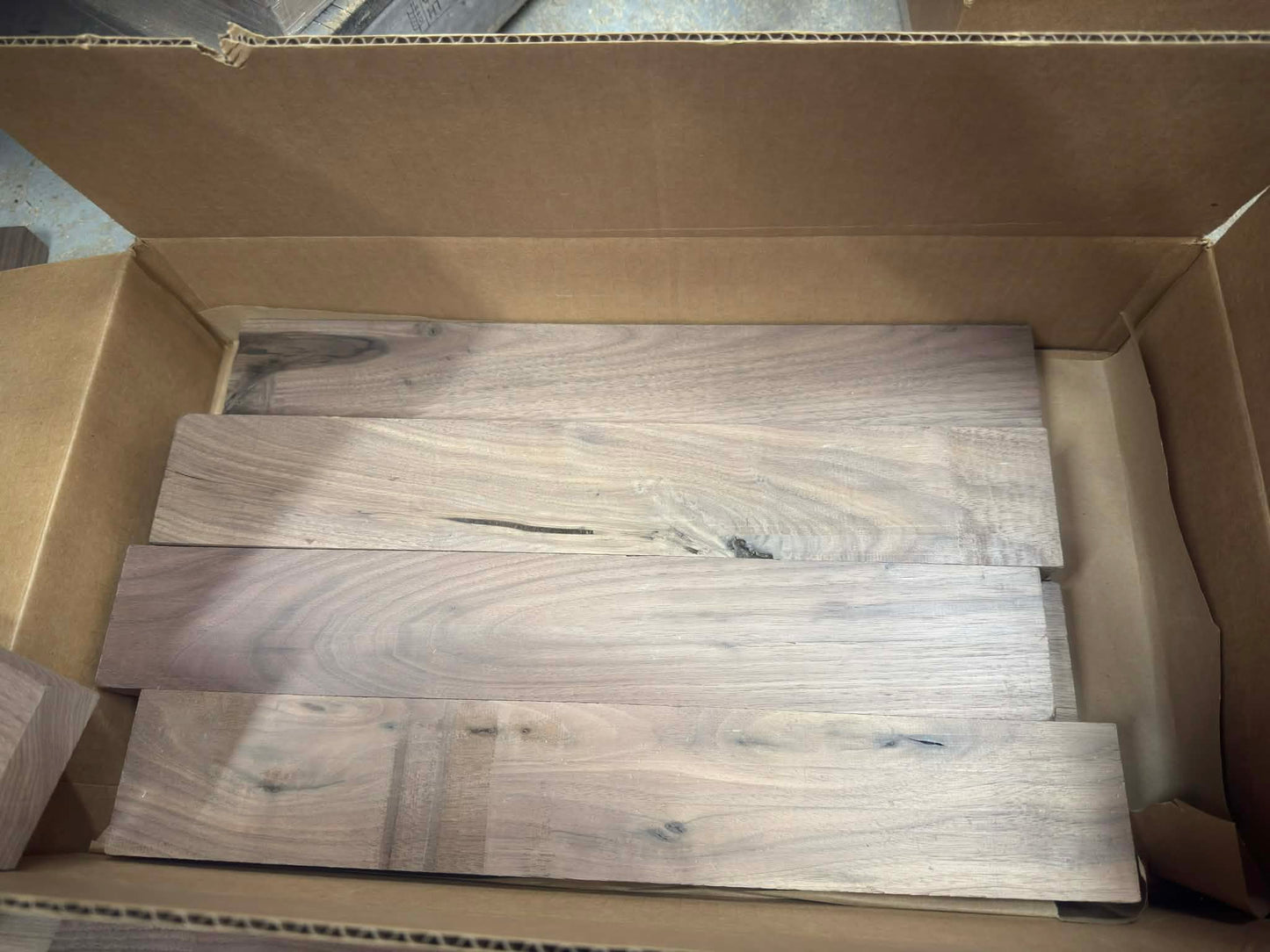 Délignures en noyer noir (#wwb-12)