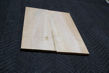 Load image into Gallery viewer, Curly Maple Top (elg-6)
