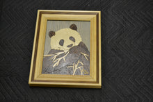 Charger l&#39;image dans la galerie, Cadre Panda artistique en bois (cad-08 et cad-09)
