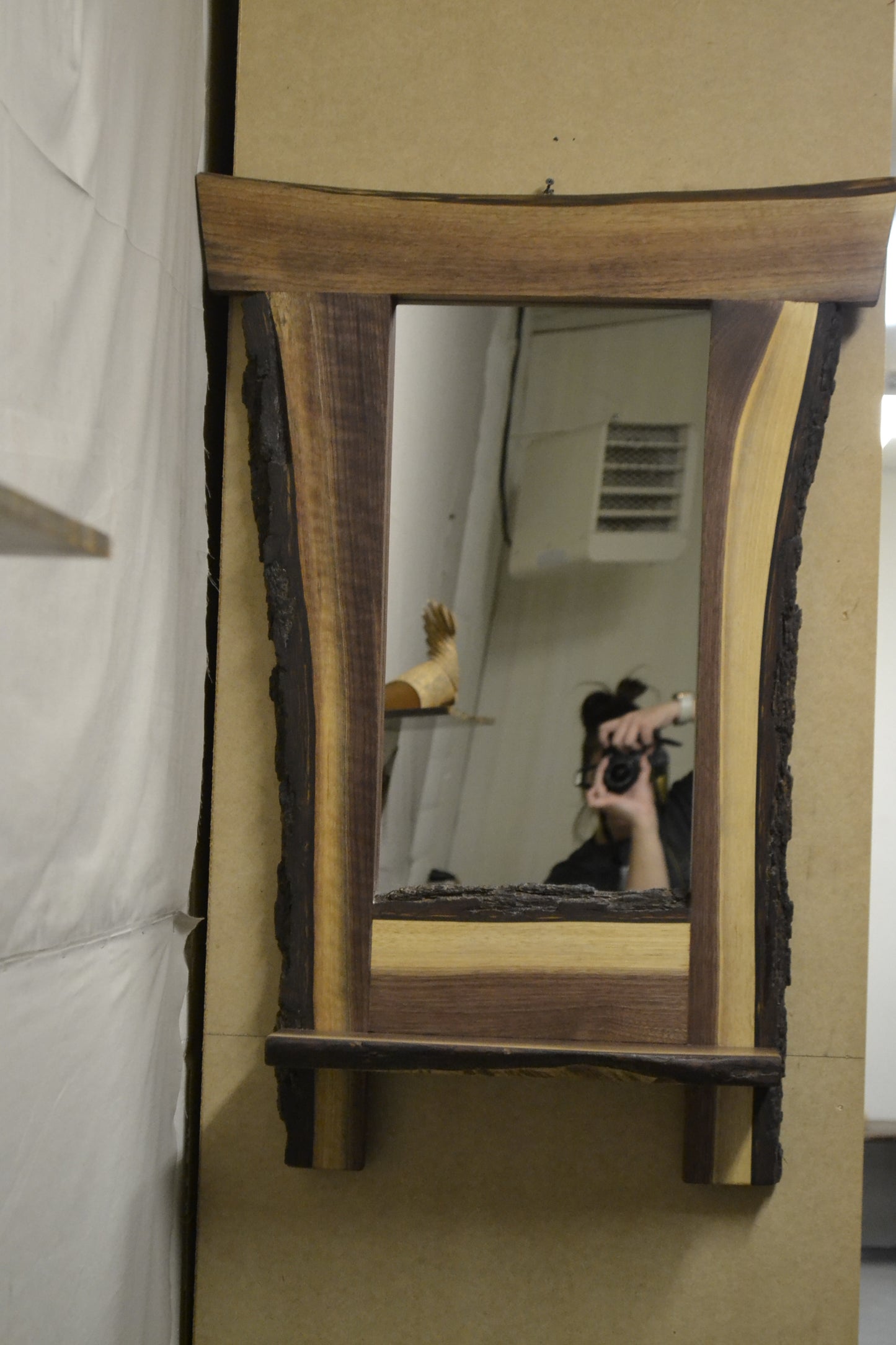 Miroir en live edge en noyer noir (mirr-02)