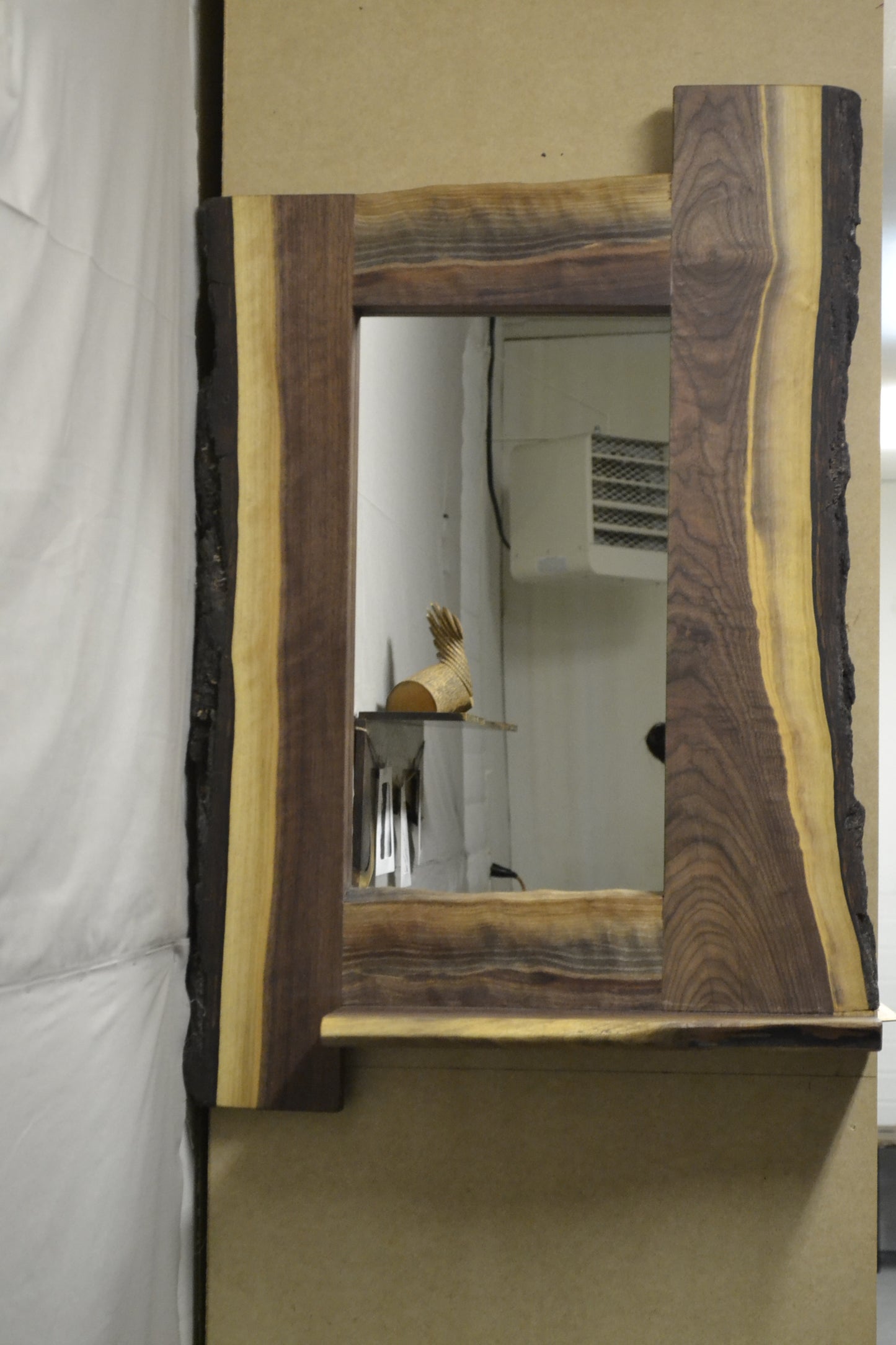 Black Walnut live edge mirror (mirr-04)