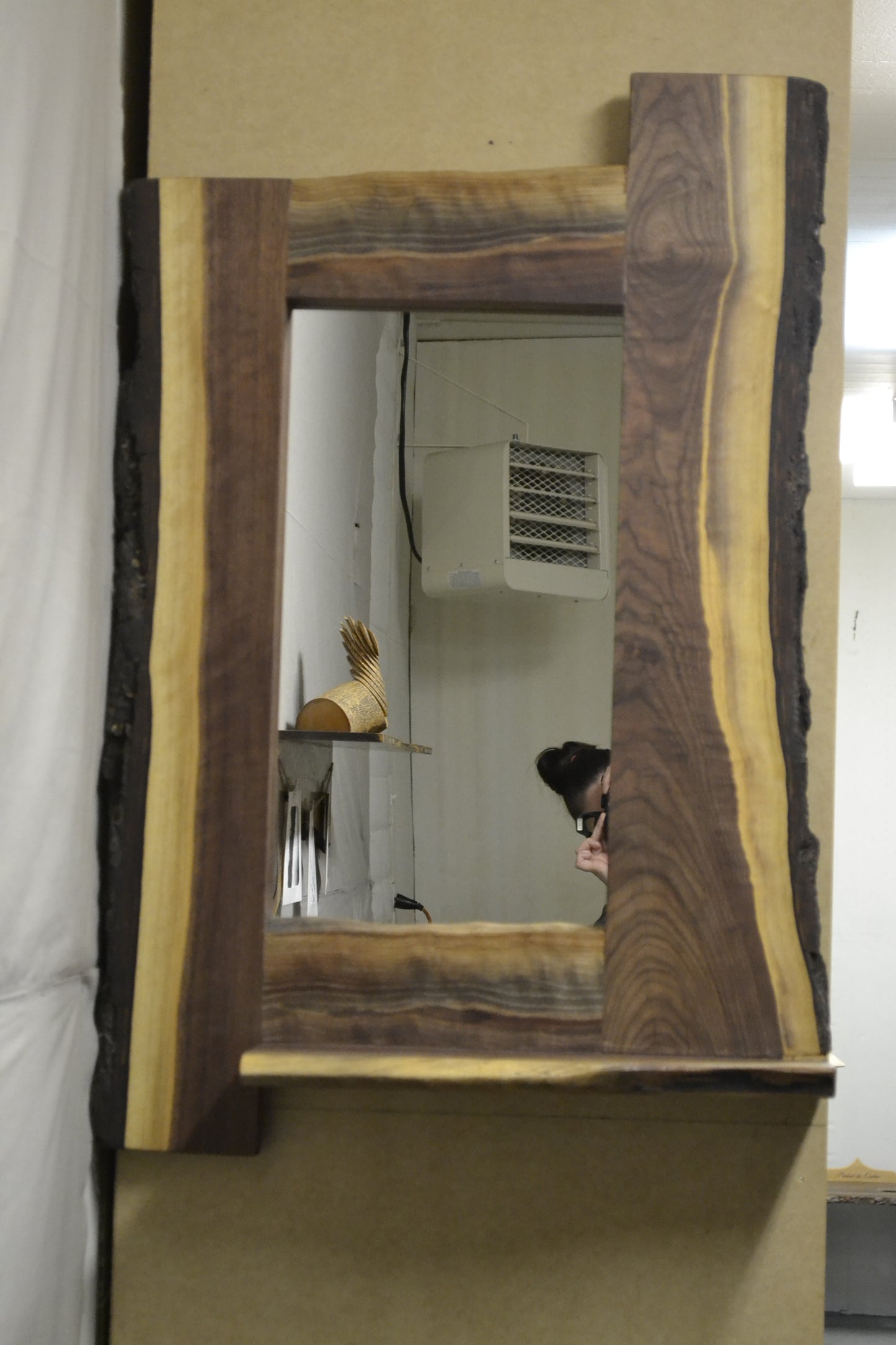 Black Walnut live edge mirror (mirr-04)